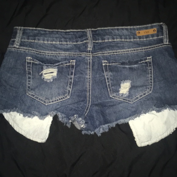 5/25 Distressed booty shorts - Picture 3 of 3